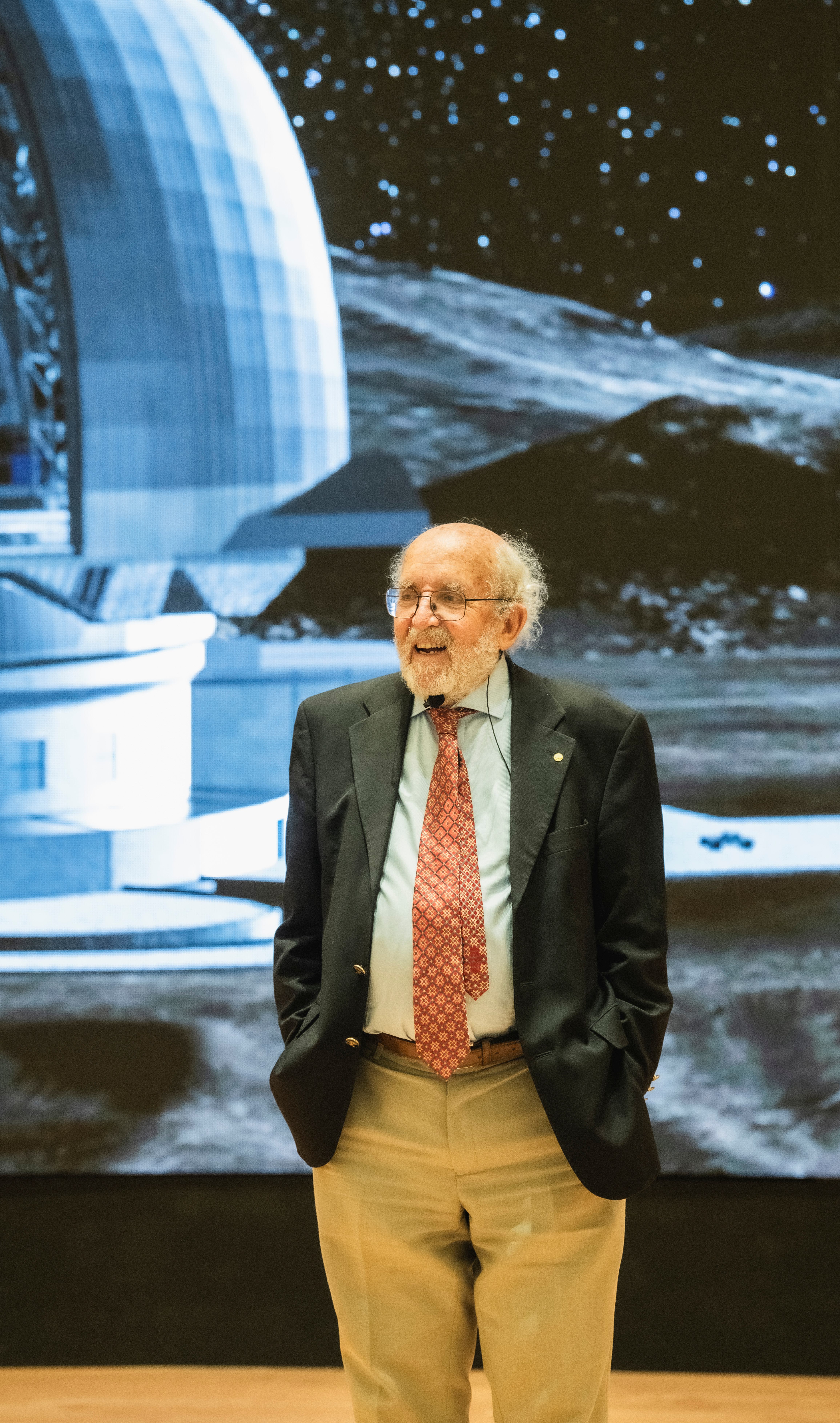 米歇爾‧梅爾(Michel Mayor)教授演講。（圖片來源：中央研究院）